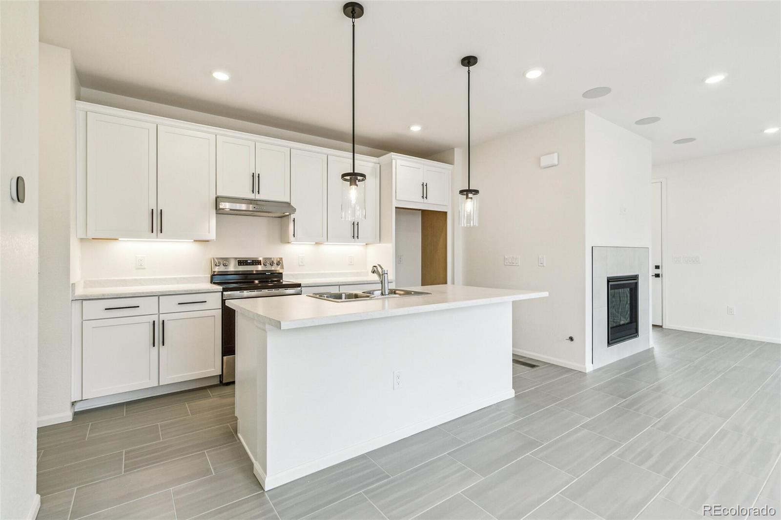 MLS Image #4 for 5788 n killarney way,aurora, Colorado