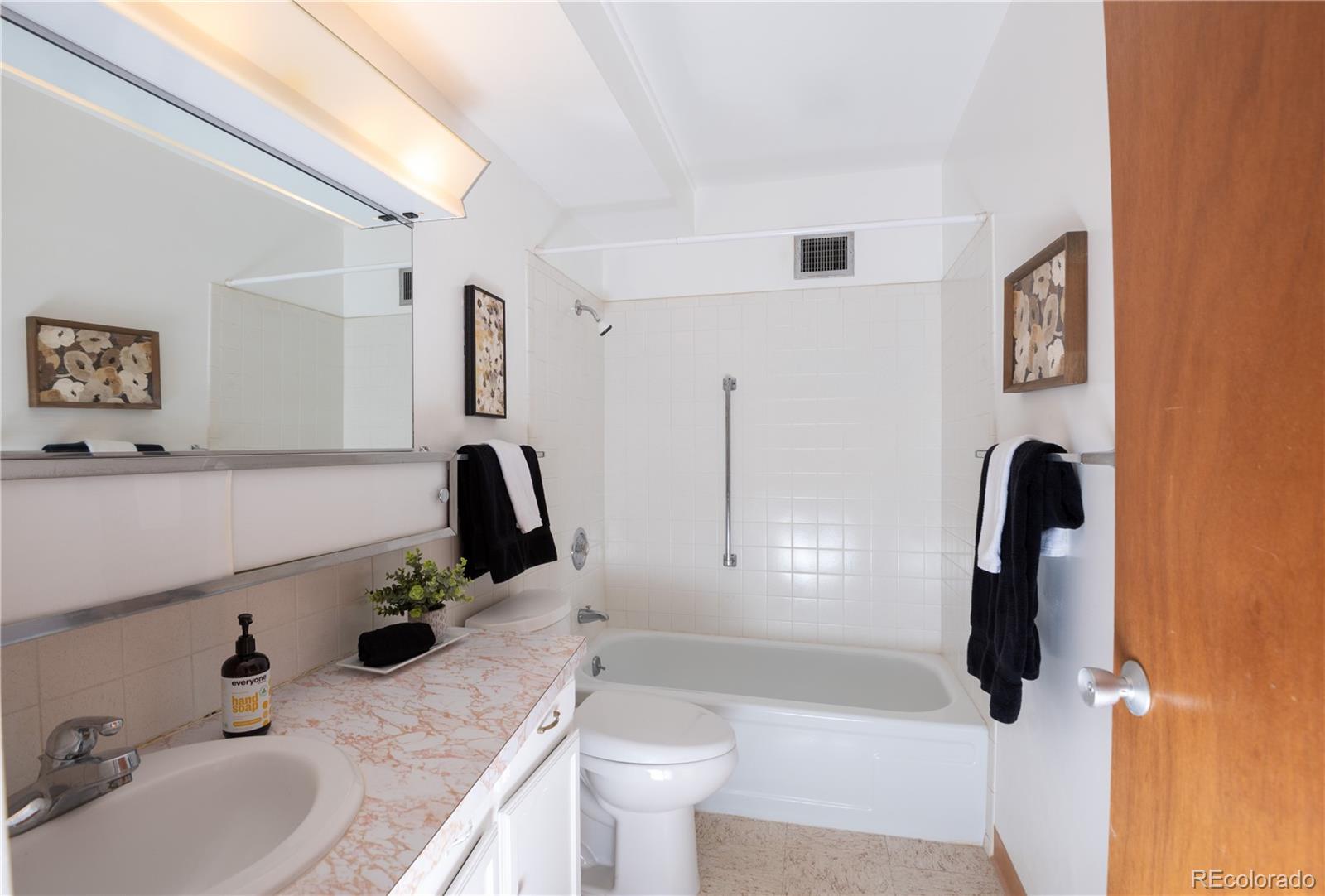 MLS Image #11 for 660 s alton way,denver, Colorado