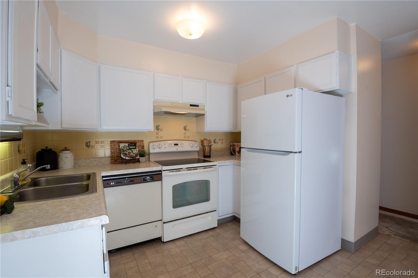 MLS Image #7 for 660 s alton way,denver, Colorado