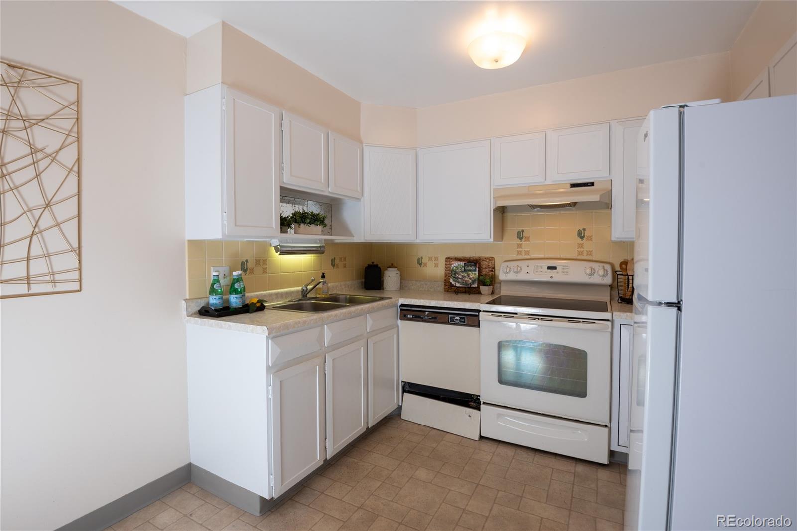 MLS Image #8 for 660 s alton way,denver, Colorado