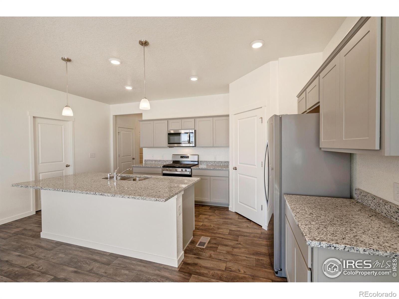 MLS Image #13 for 817  ledge street,lochbuie, Colorado