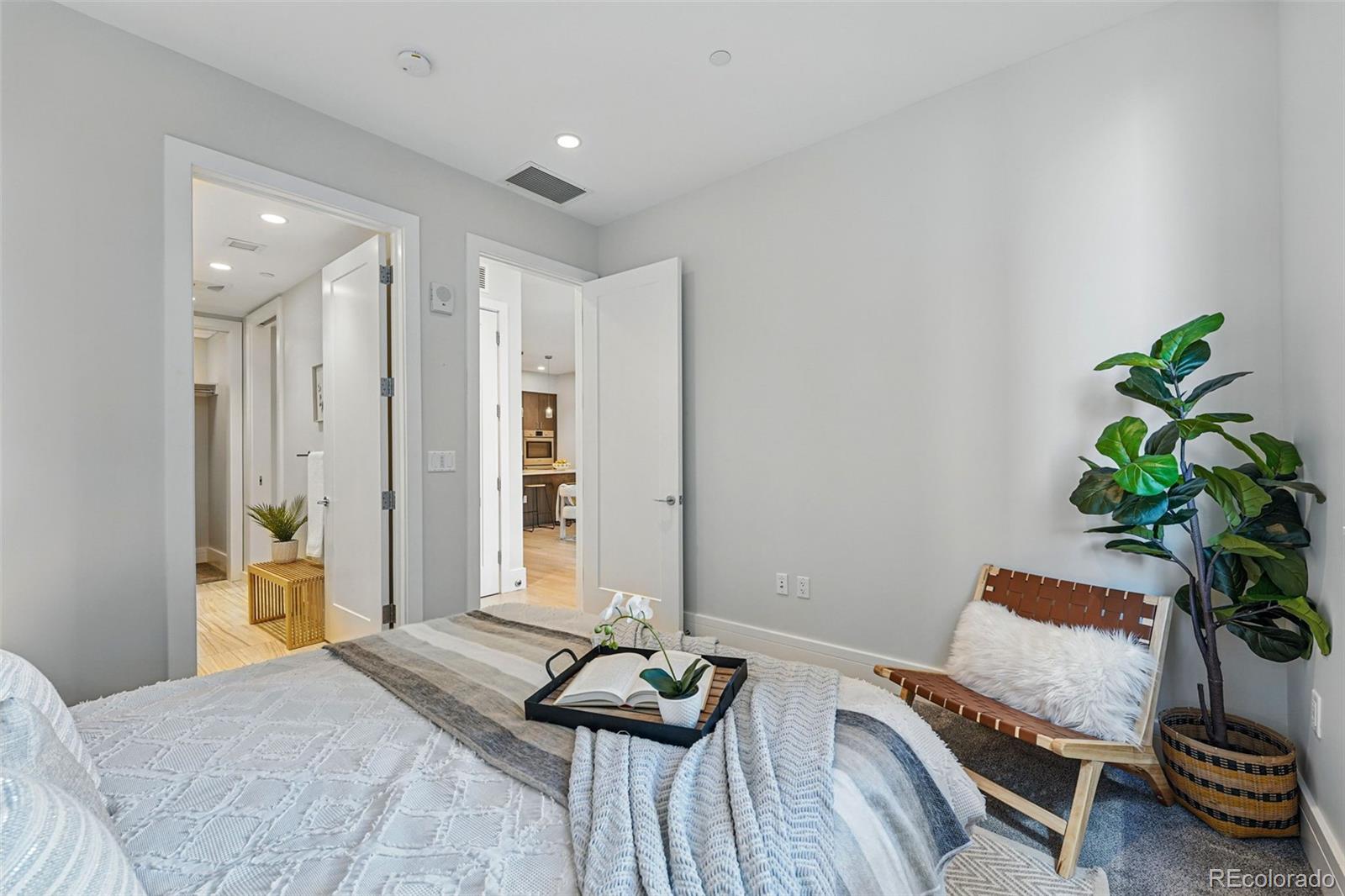 MLS Image #12 for 250  columbine street,denver, Colorado