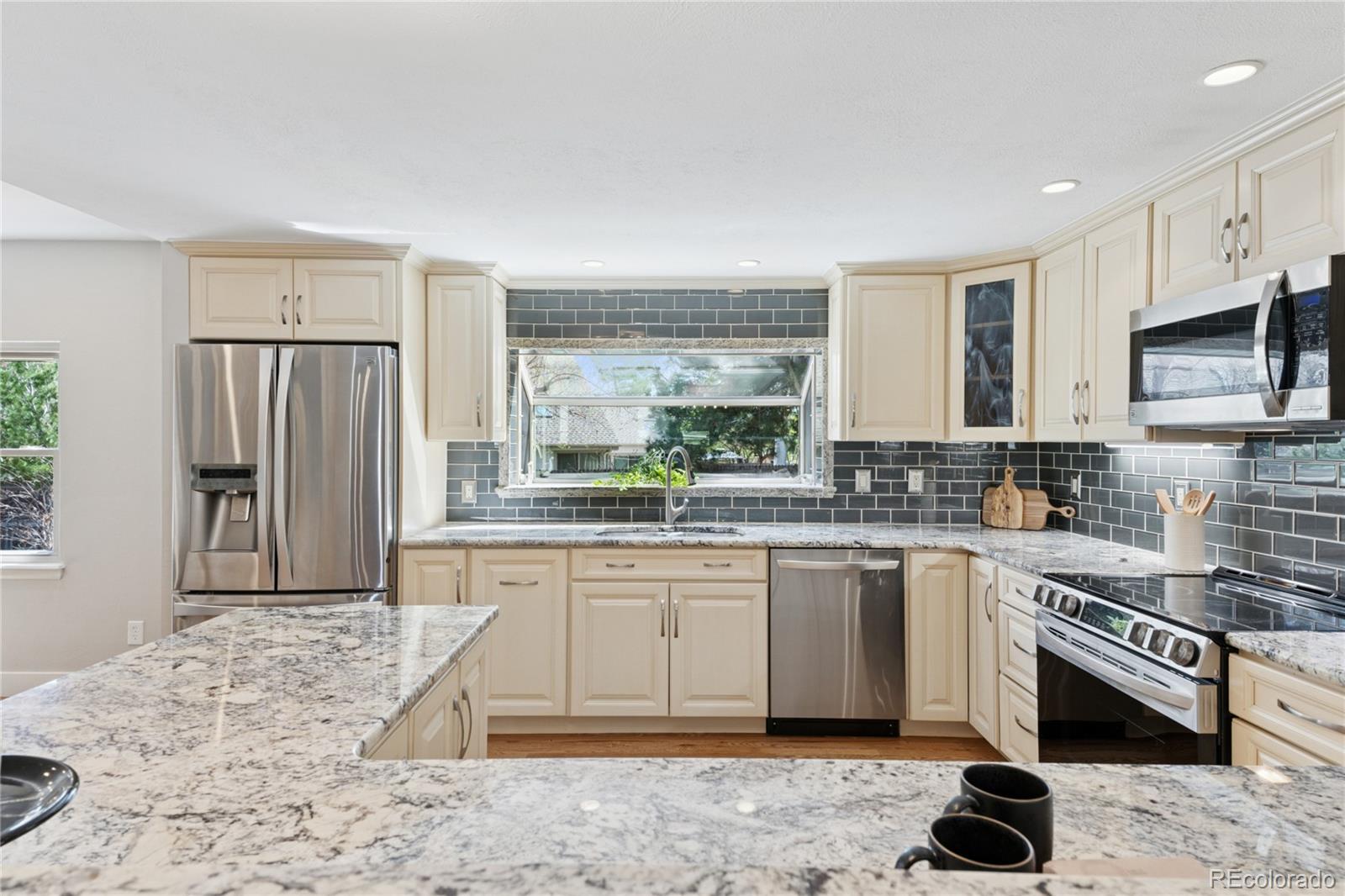 MLS Image #15 for 7470 s steele circle,centennial, Colorado
