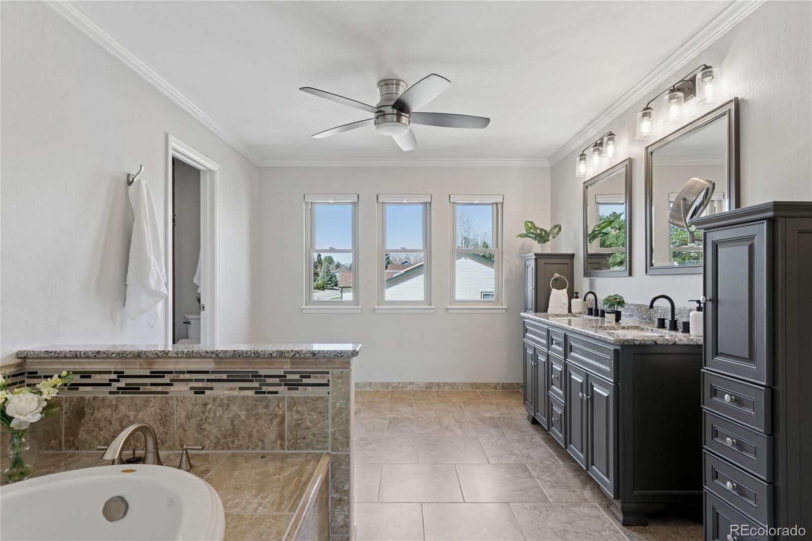 MLS Image #23 for 7470 s steele circle,centennial, Colorado