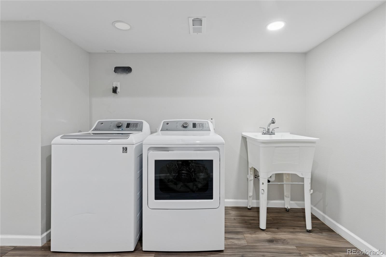 MLS Image #37 for 7470 s steele circle,centennial, Colorado
