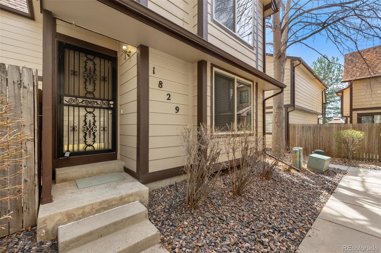 MLS Image #2 for 1829 s pitkin circle,aurora, Colorado
