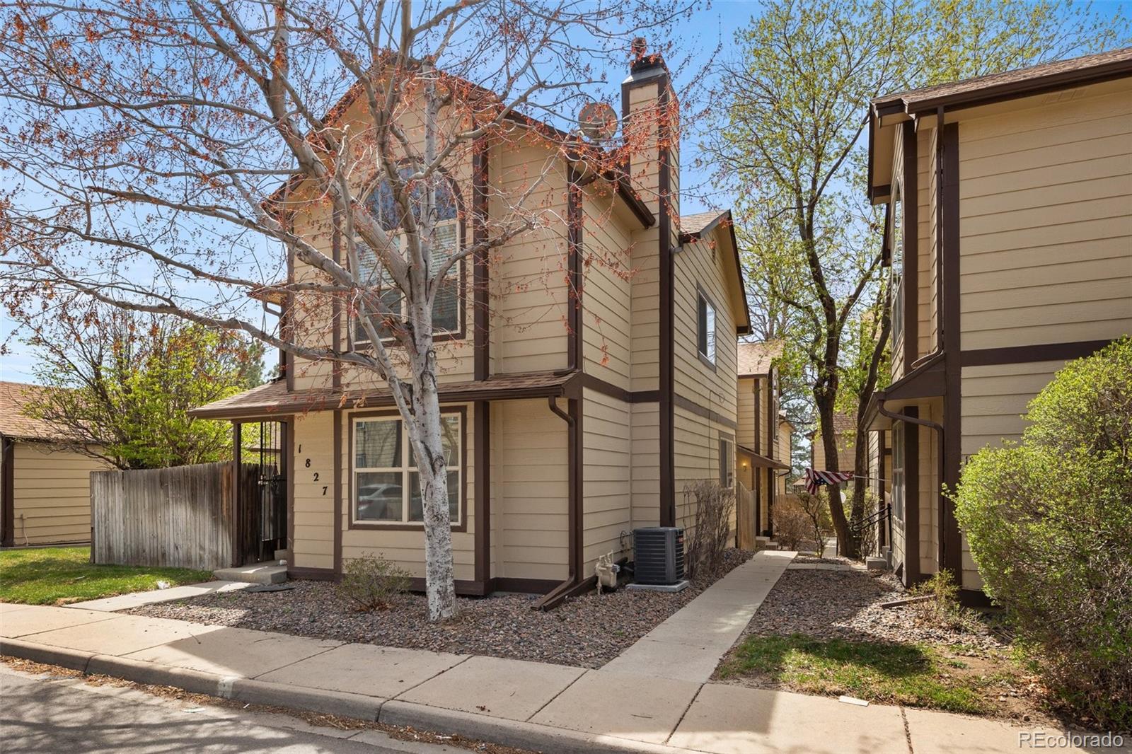 MLS Image #3 for 1829 s pitkin circle,aurora, Colorado