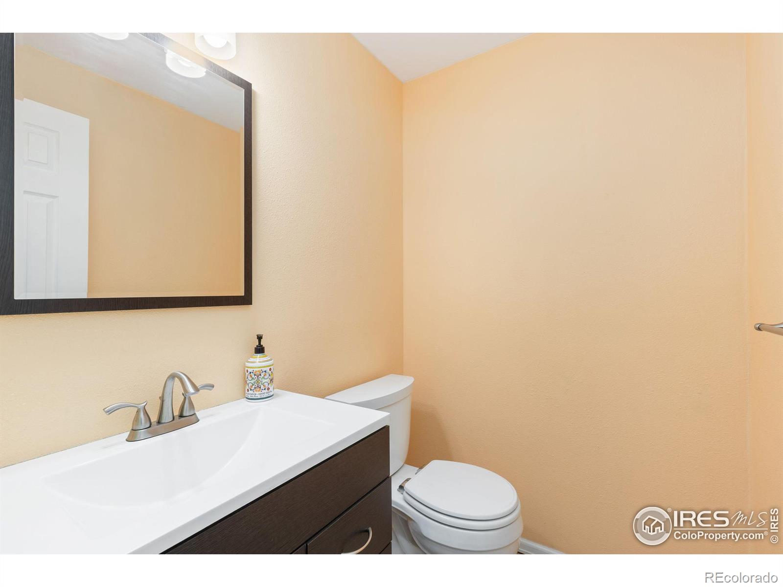 MLS Image #11 for 2819  lake park way,longmont, Colorado