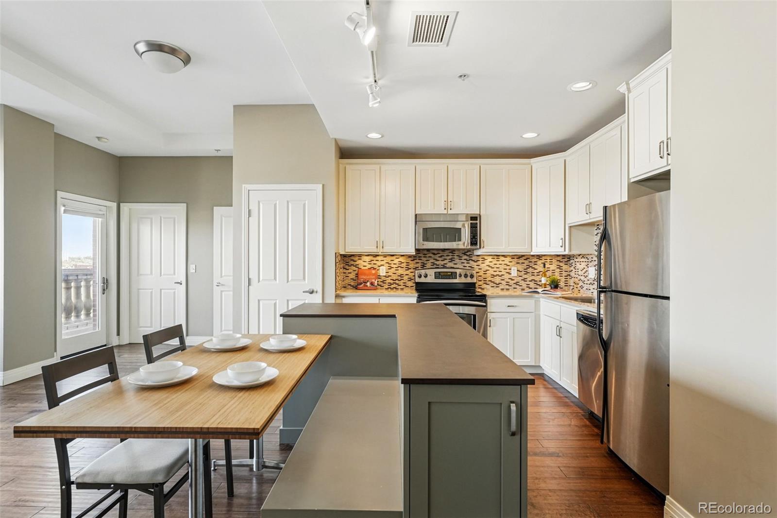 MLS Image #11 for 1950 n logan street 1109,denver, Colorado