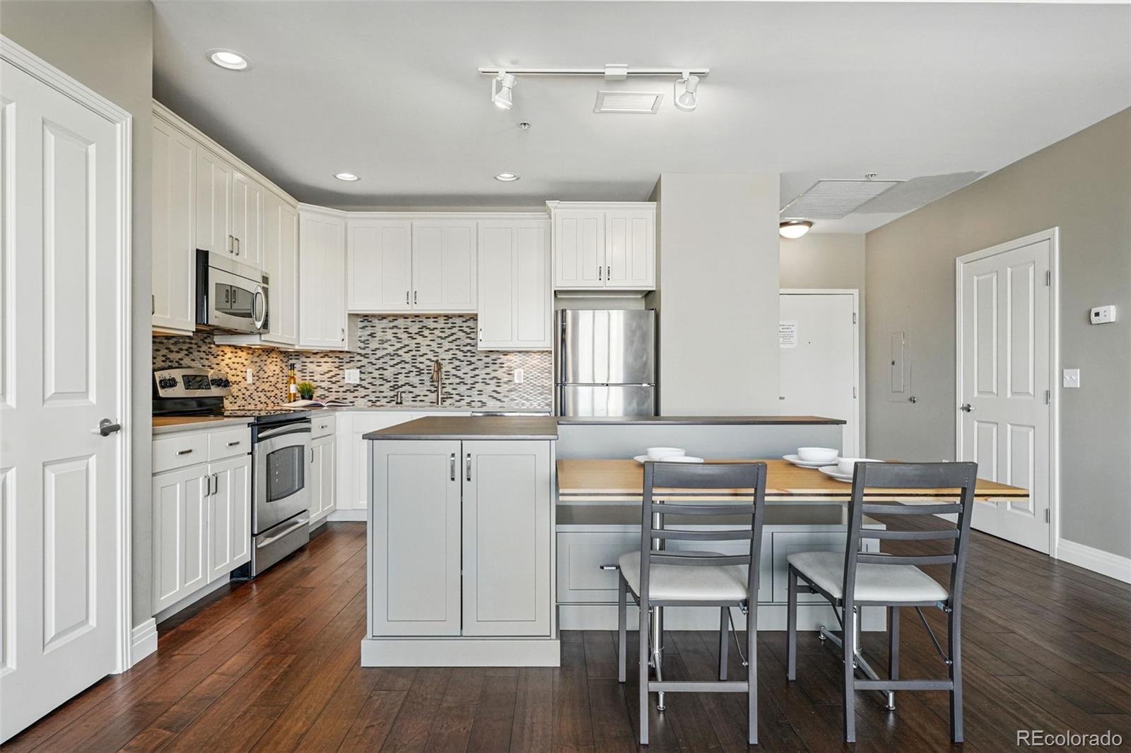 MLS Image #2 for 1950 n logan street 1109,denver, Colorado