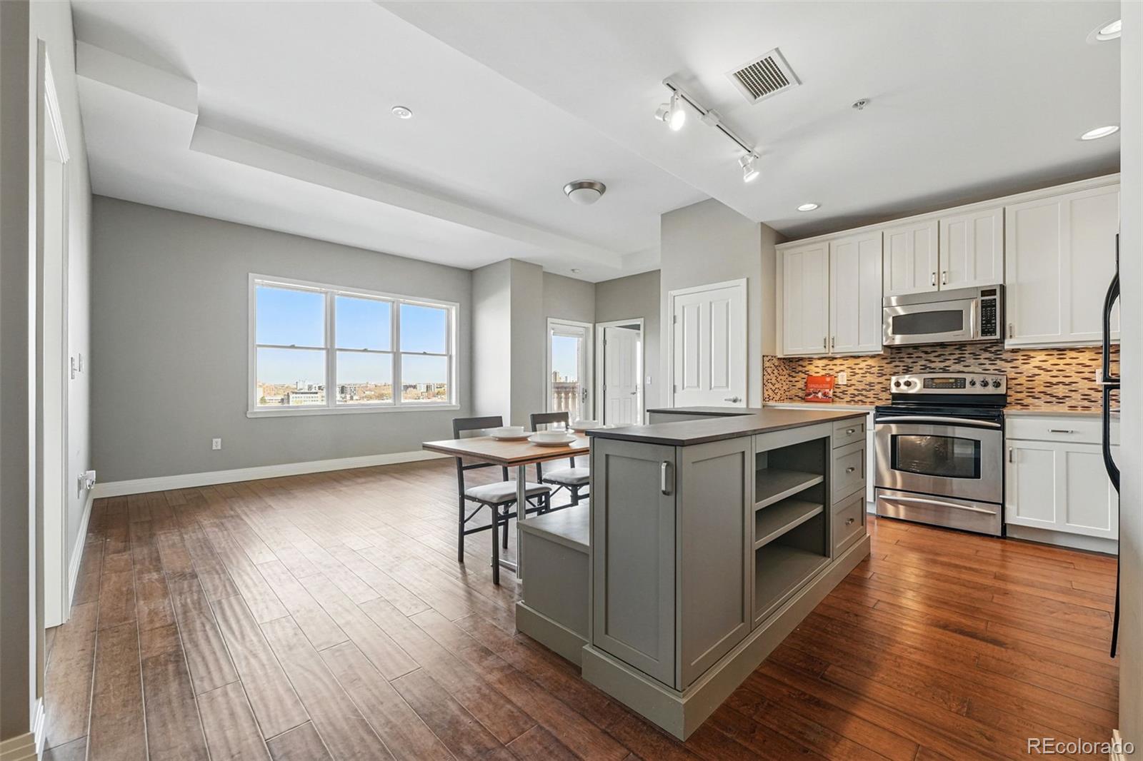 MLS Image #5 for 1950 n logan street 1109,denver, Colorado