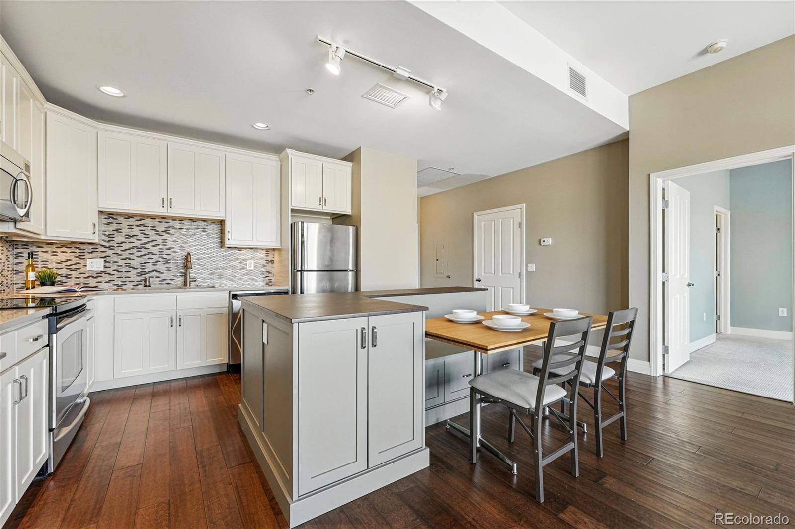 MLS Image #8 for 1950 n logan street 1109,denver, Colorado