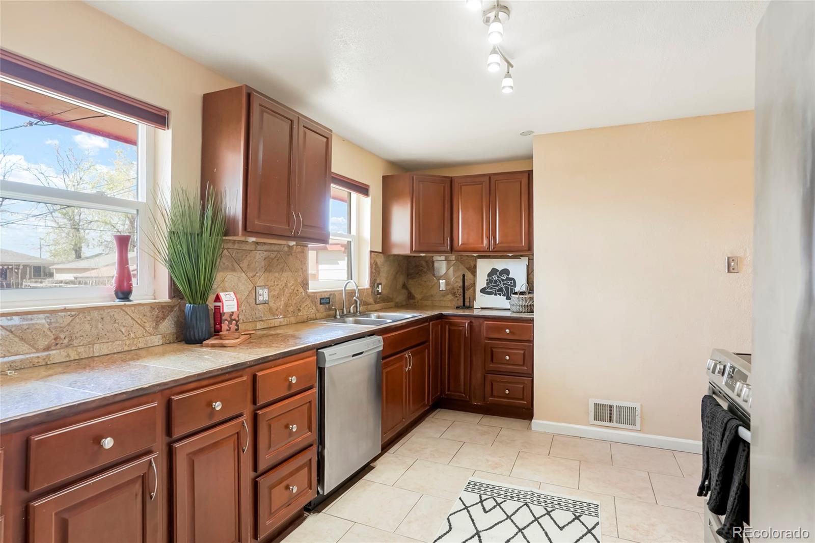 MLS Image #7 for 3559  hudson street,denver, Colorado