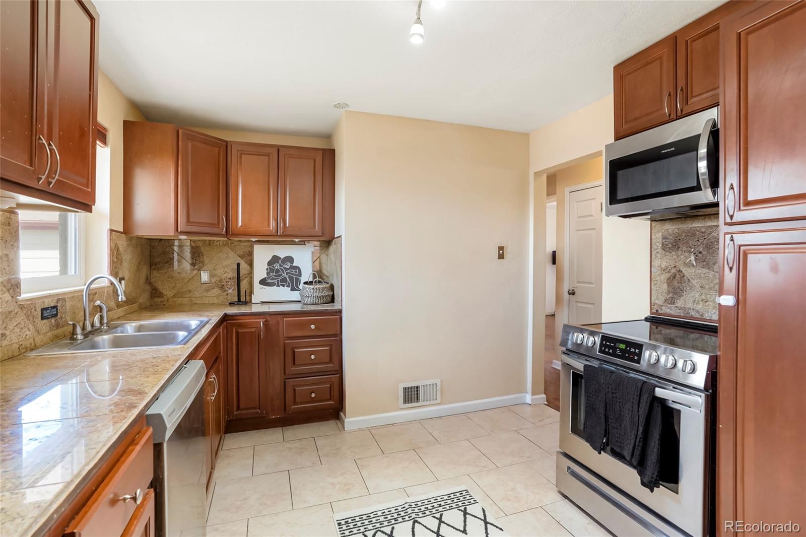 MLS Image #8 for 3559  hudson street,denver, Colorado
