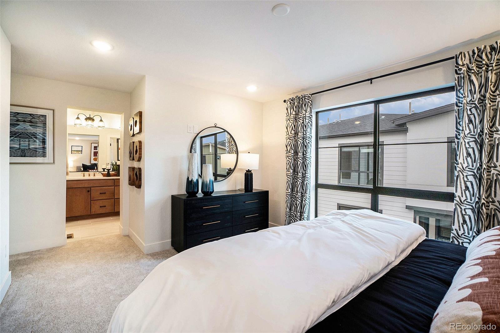 MLS Image #15 for 2036 s holly street,denver, Colorado