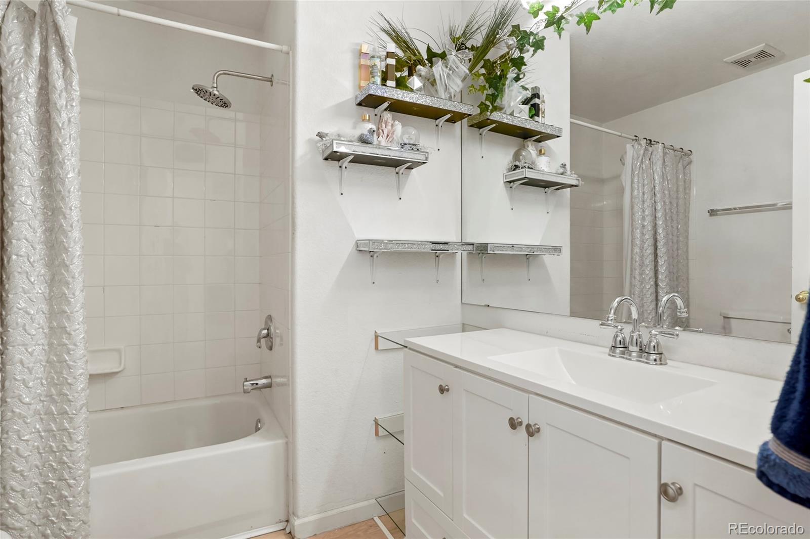 MLS Image #14 for 20292 e 47th avenue,denver, Colorado