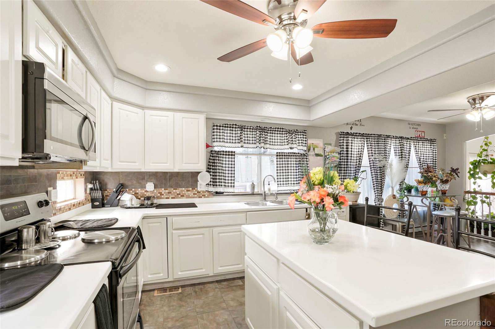 MLS Image #8 for 20292 e 47th avenue,denver, Colorado
