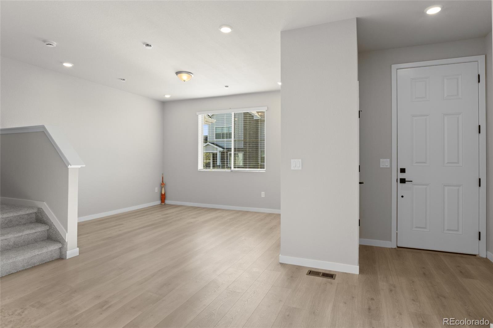 MLS Image #7 for 27492 e 1st avenue,aurora, Colorado