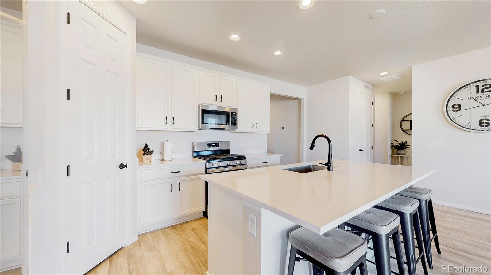 MLS Image #10 for 10553  xenia court,commerce city, Colorado