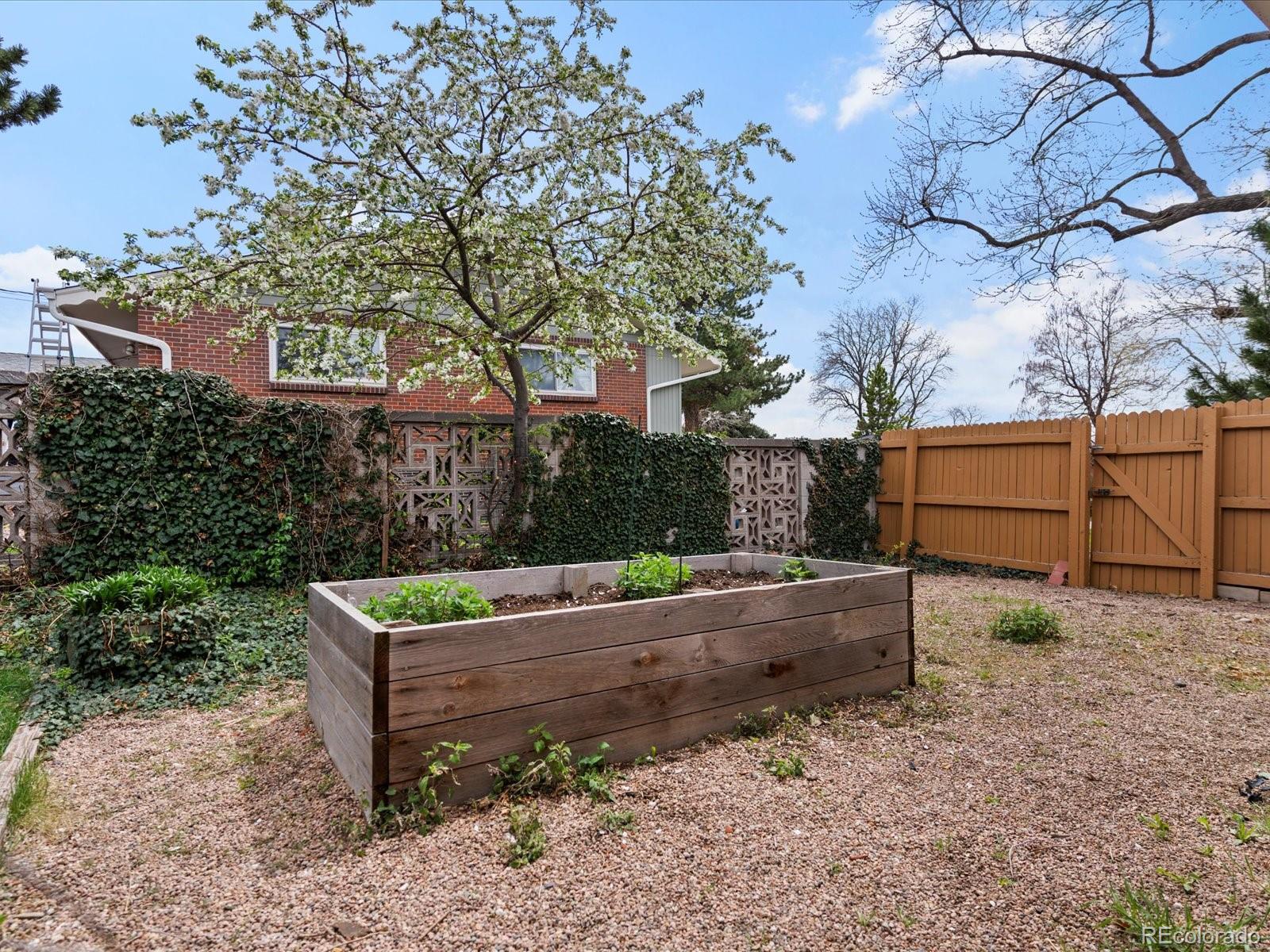 MLS Image #14 for 10335 w 18th place,lakewood, Colorado