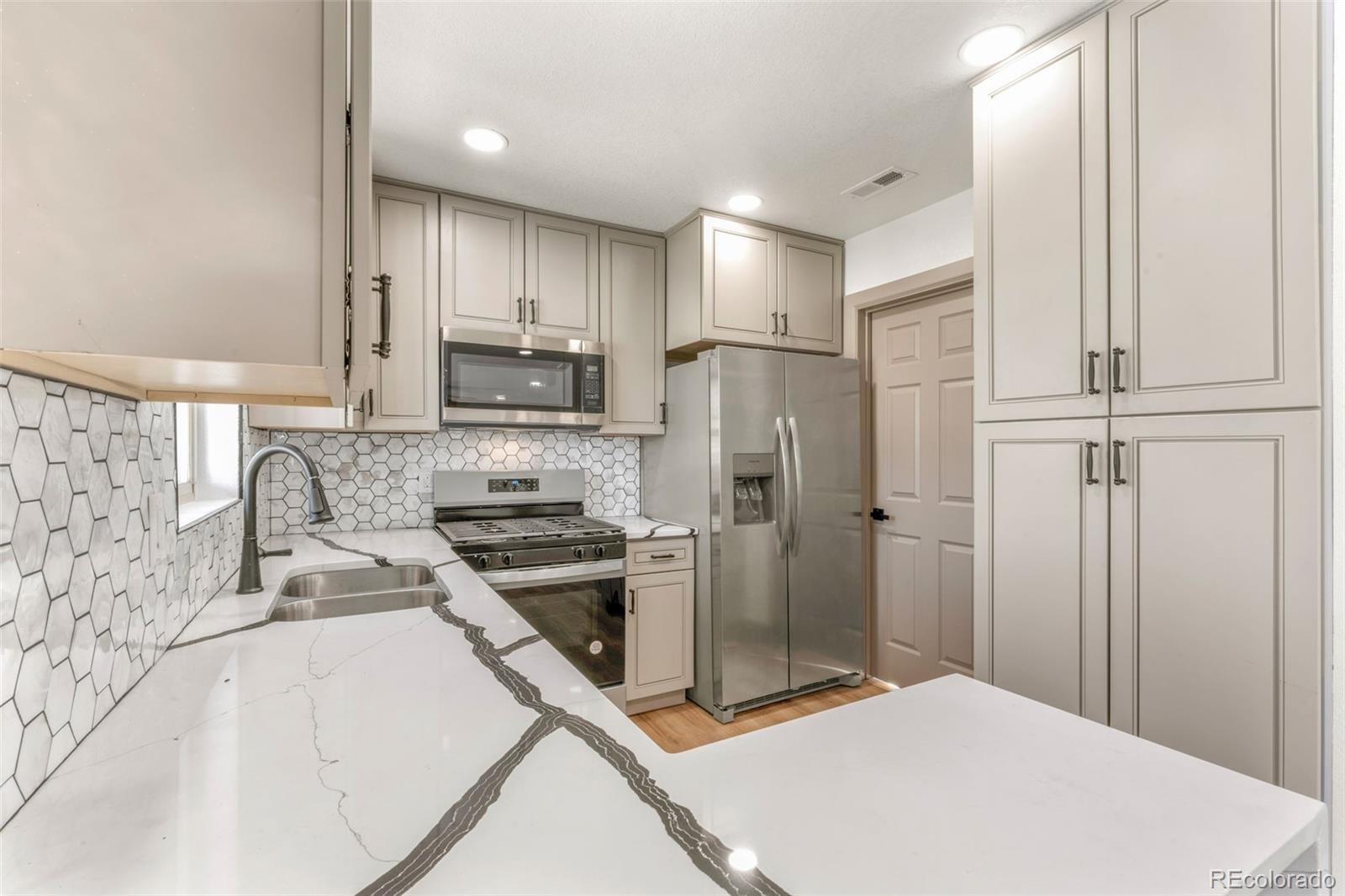 MLS Image #4 for 2441  niagara street,denver, Colorado