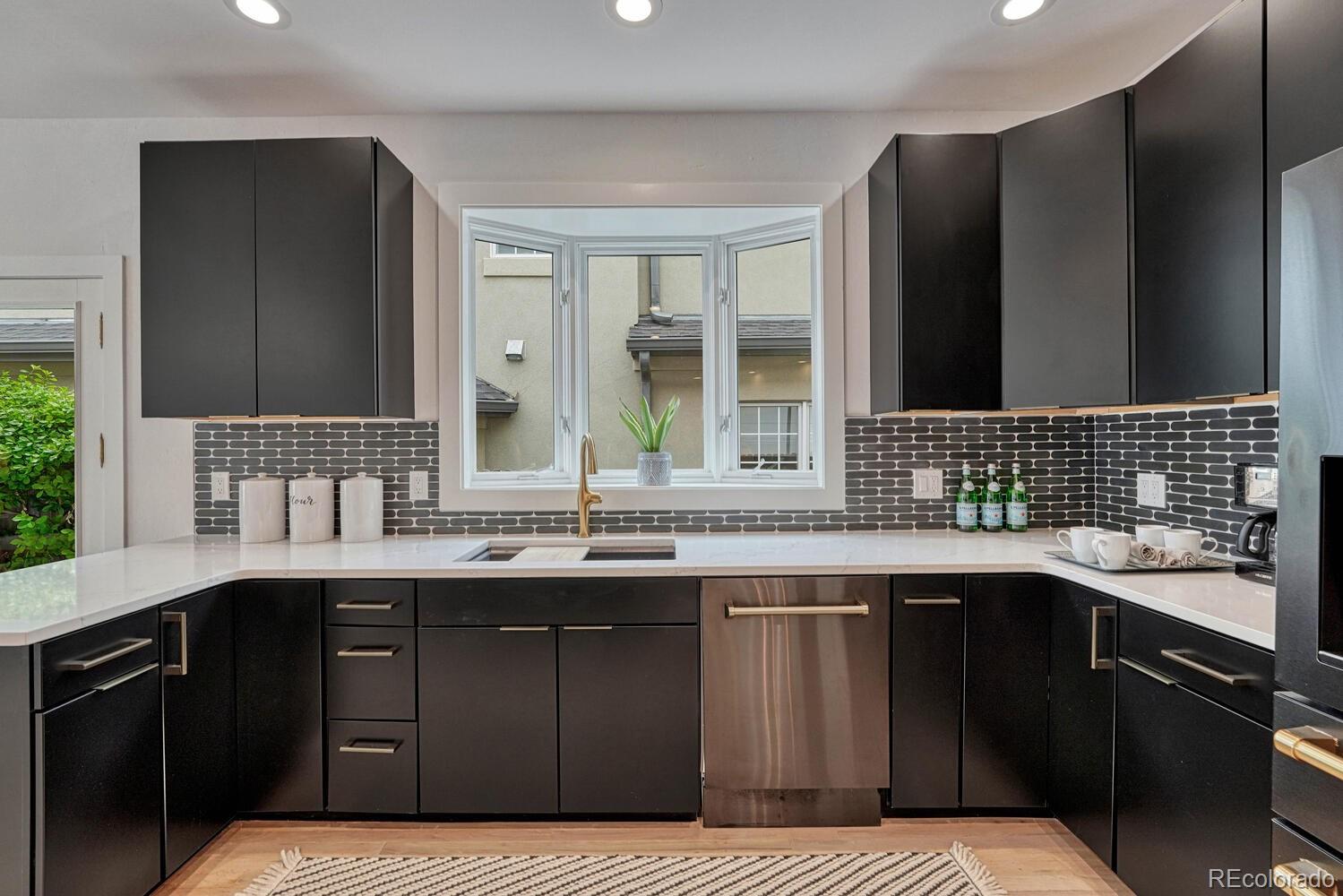 MLS Image #14 for 520  columbine street,denver, Colorado