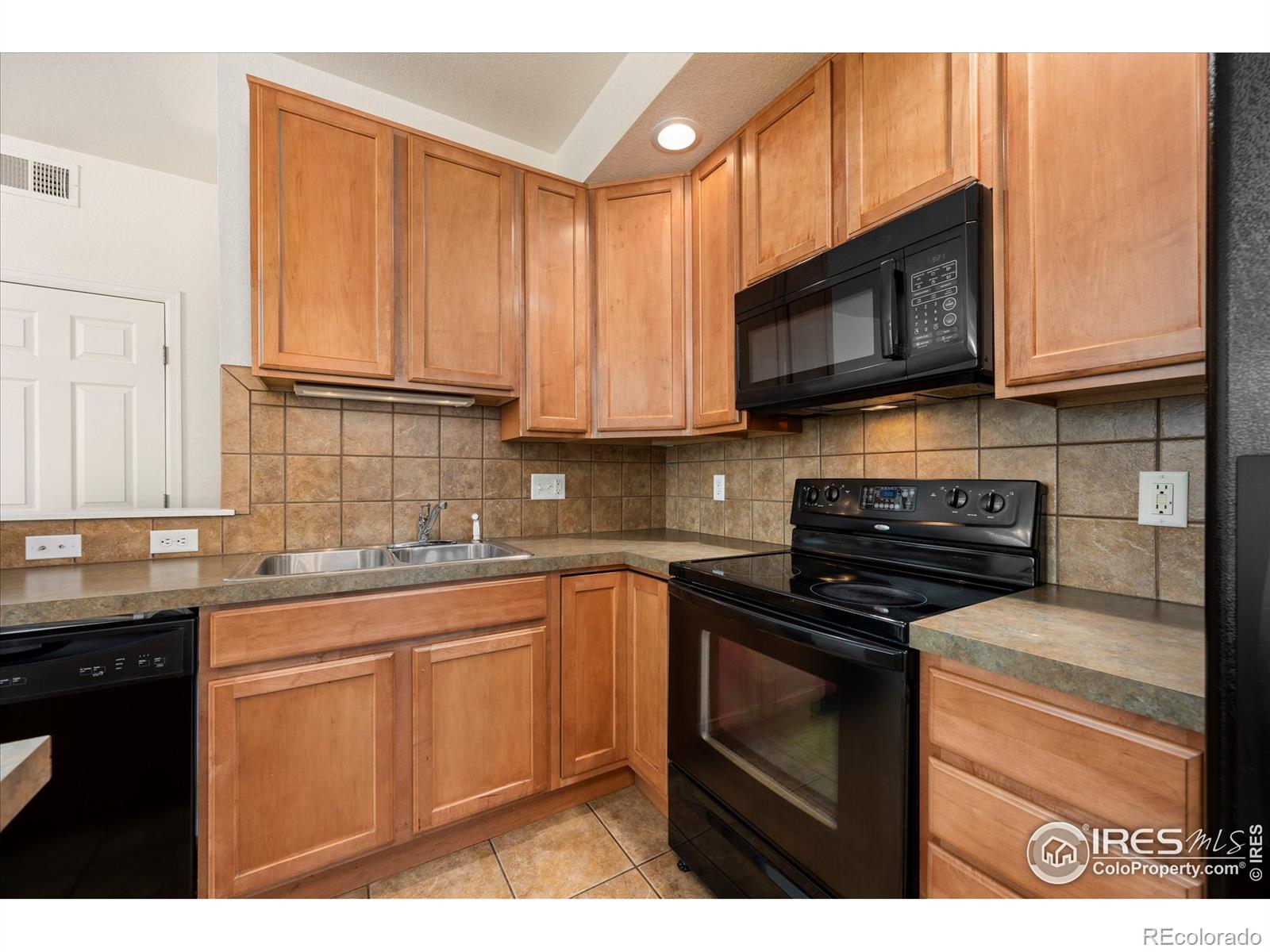MLS Image #14 for 1921  grays peak drive,loveland, Colorado