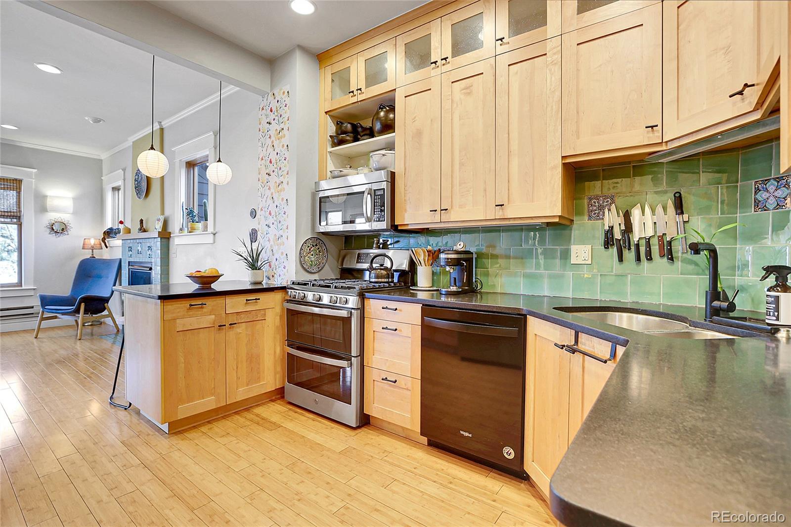 MLS Image #13 for 161 s pearl street,denver, Colorado