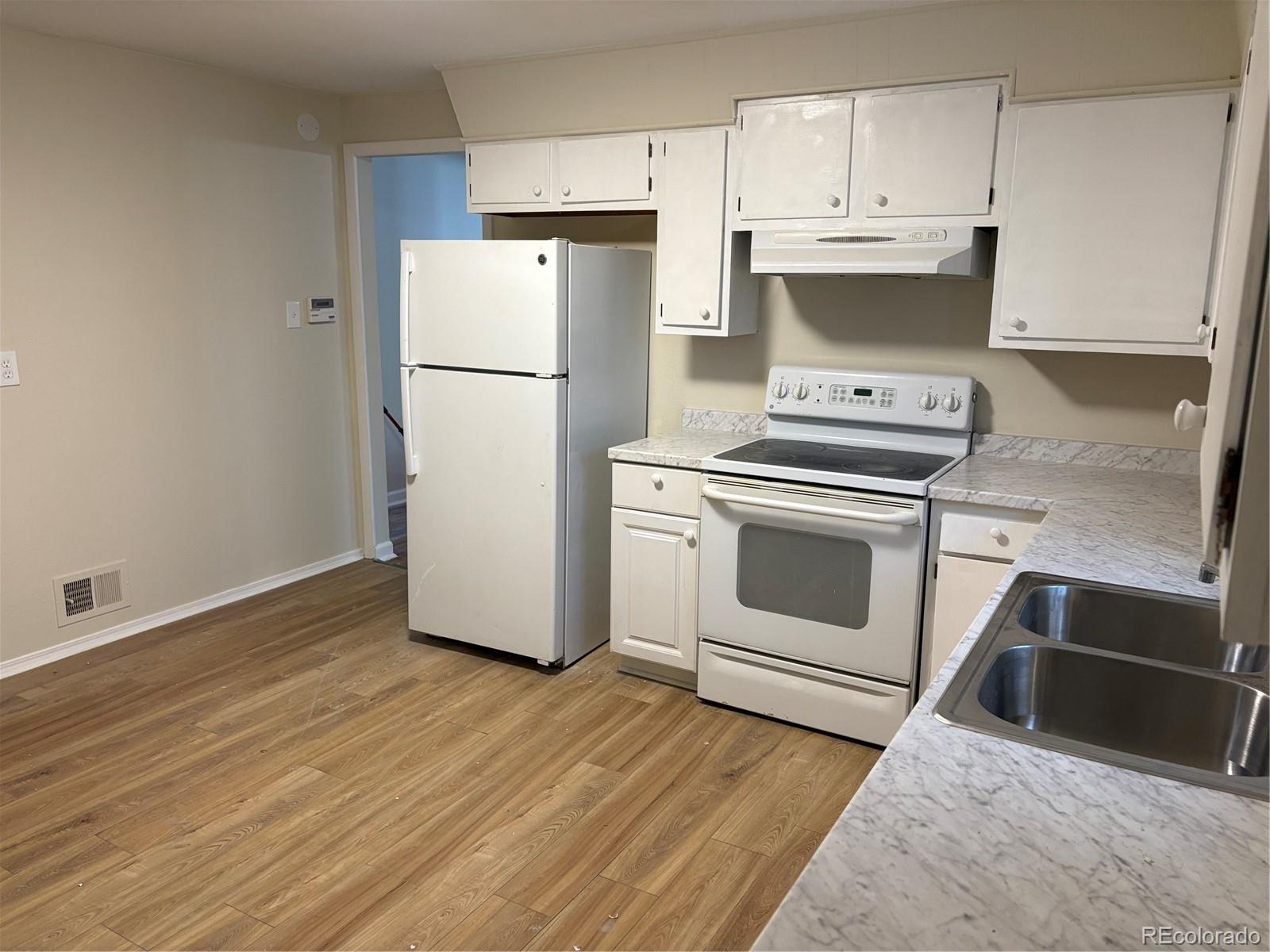 MLS Image #6 for 12457 e virginia place,aurora, Colorado
