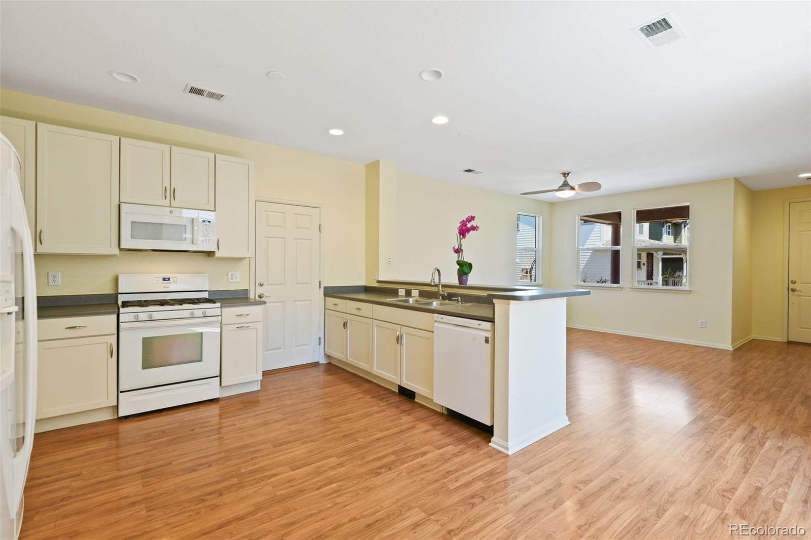 MLS Image #11 for 8335 e 22nd avenue,denver, Colorado