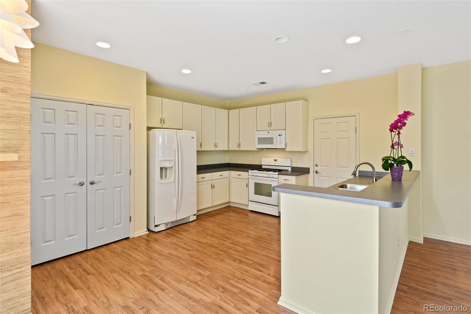 MLS Image #14 for 8335 e 22nd avenue,denver, Colorado