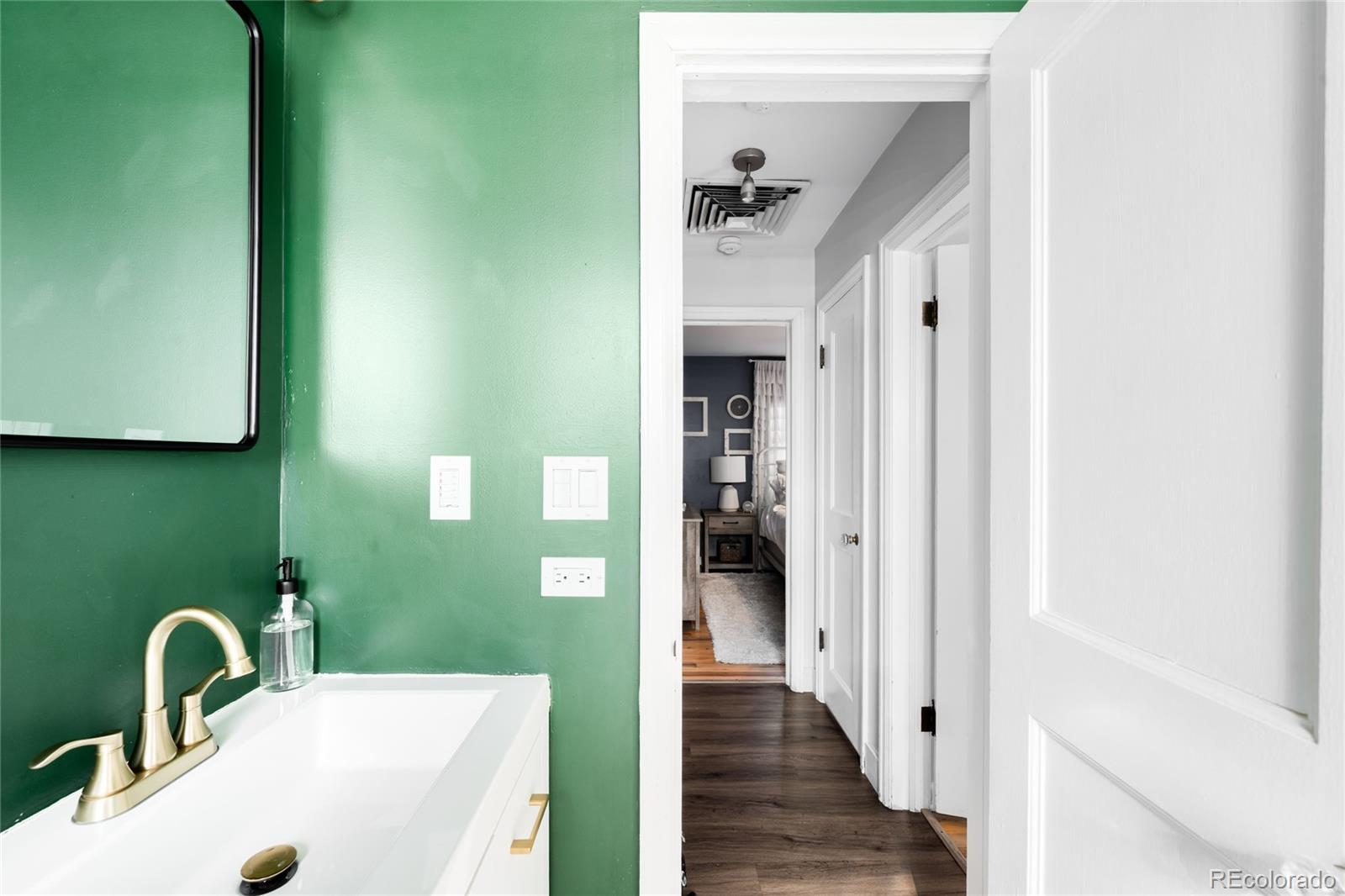 MLS Image #18 for 1380  roslyn street,denver, Colorado