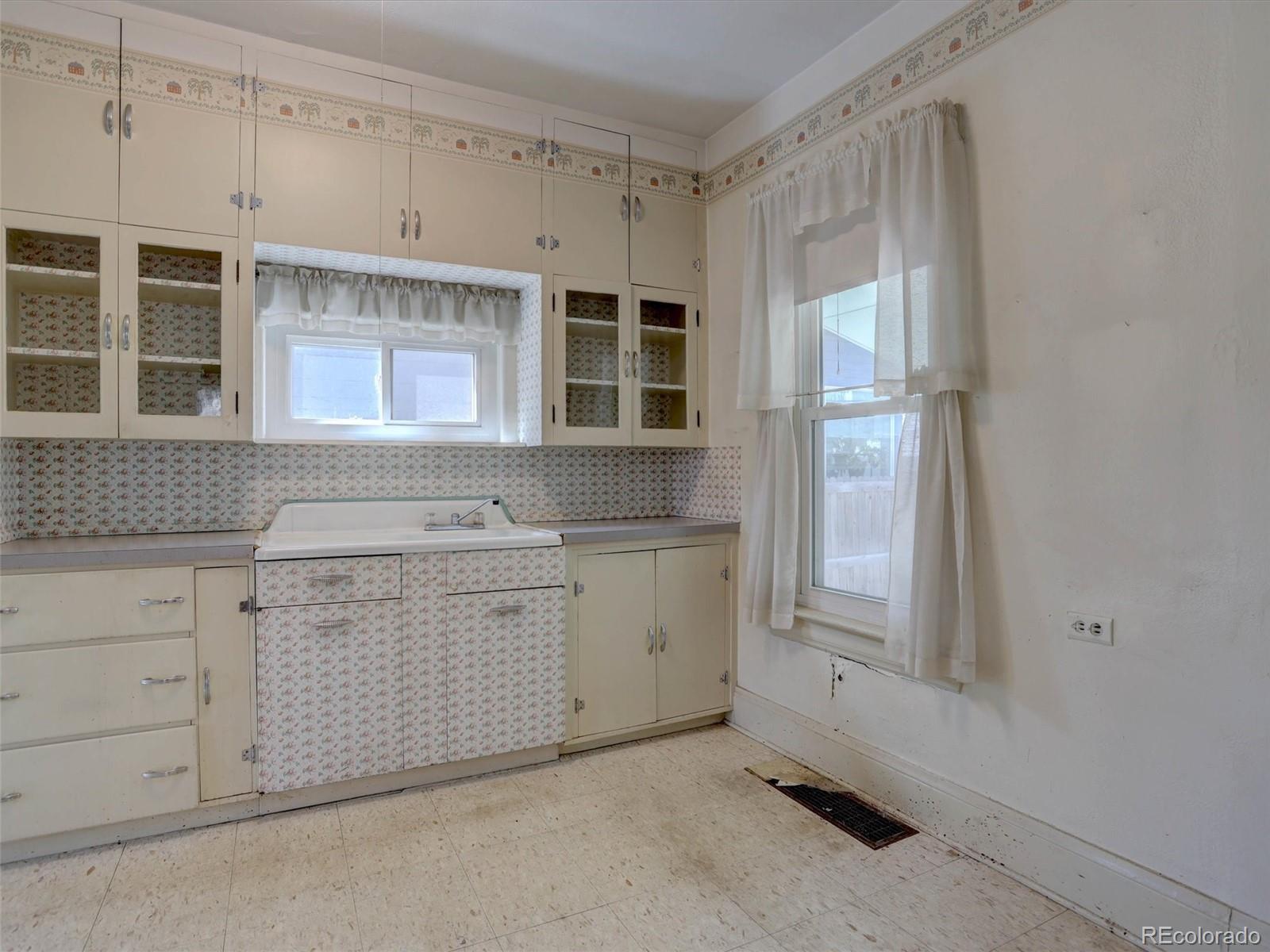 MLS Image #6 for 2963 s lincoln street,englewood, Colorado