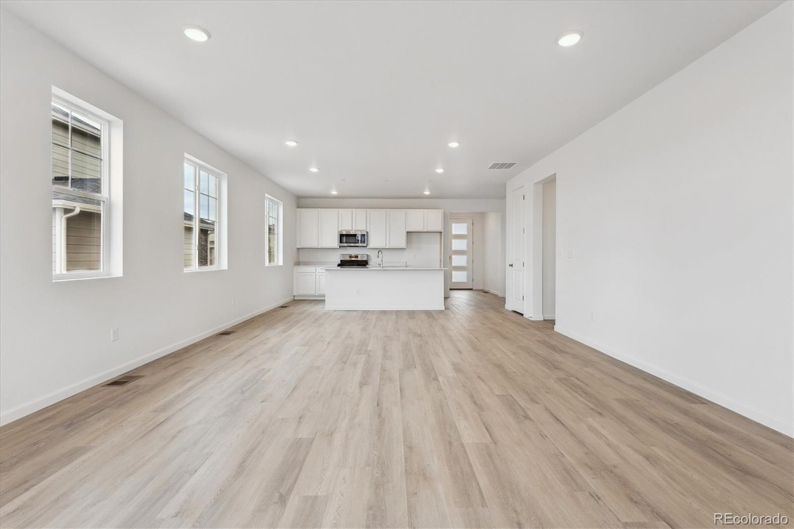 MLS Image #10 for 24780 e 39th avenue,aurora, Colorado