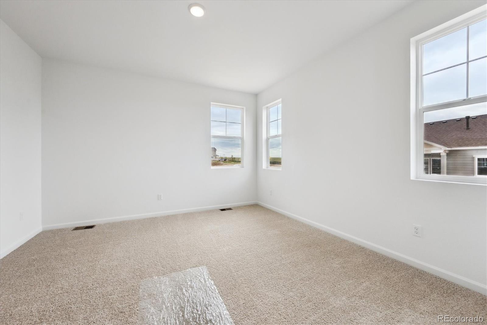 MLS Image #11 for 24780 e 39th avenue,aurora, Colorado
