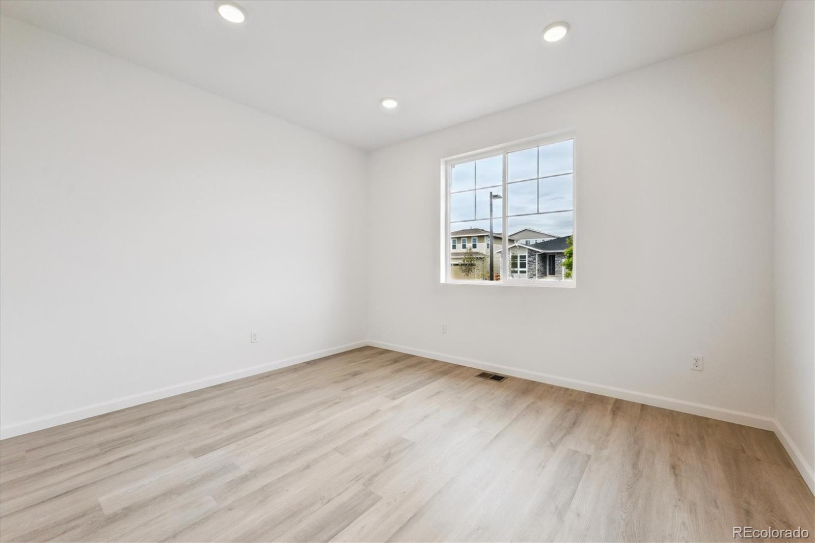 MLS Image #14 for 24780 e 39th avenue,aurora, Colorado