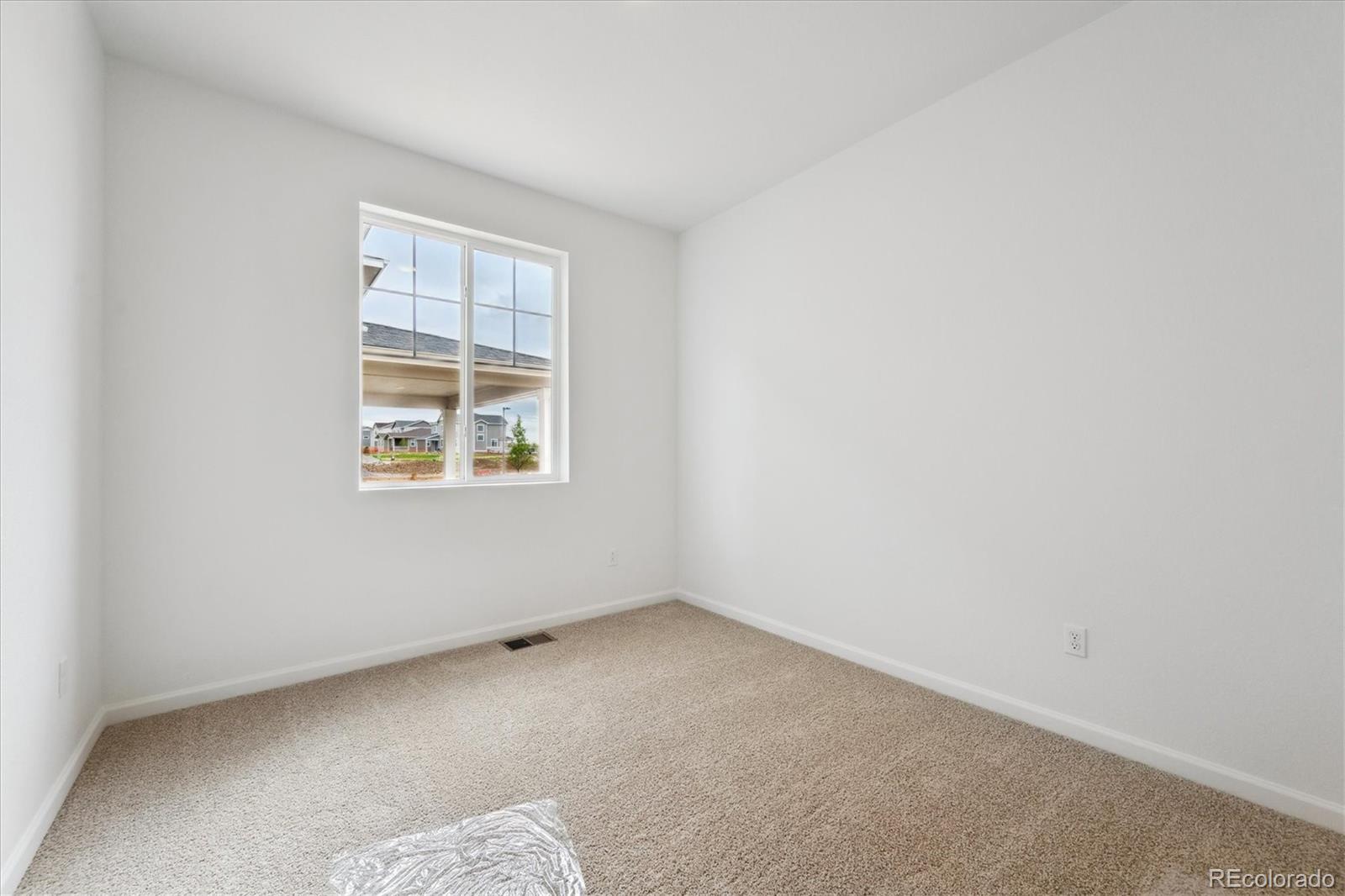 MLS Image #17 for 24780 e 39th avenue,aurora, Colorado
