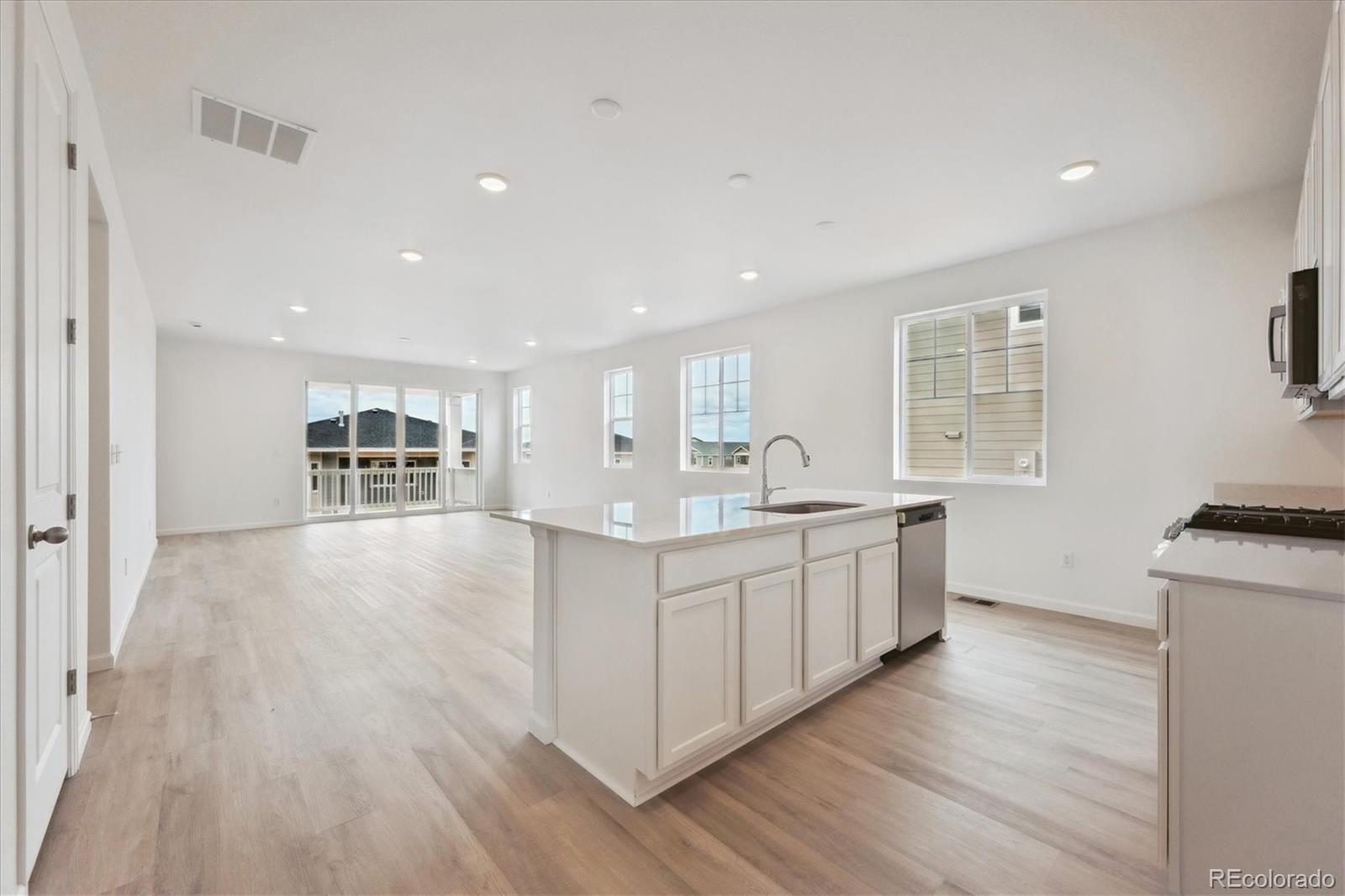 MLS Image #5 for 24780 e 39th avenue,aurora, Colorado