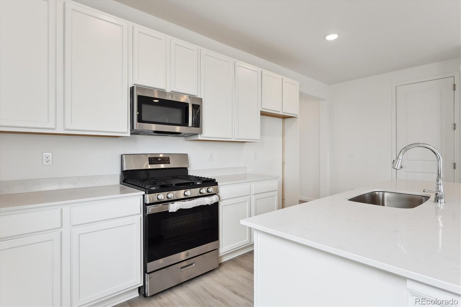 MLS Image #7 for 24780 e 39th avenue,aurora, Colorado