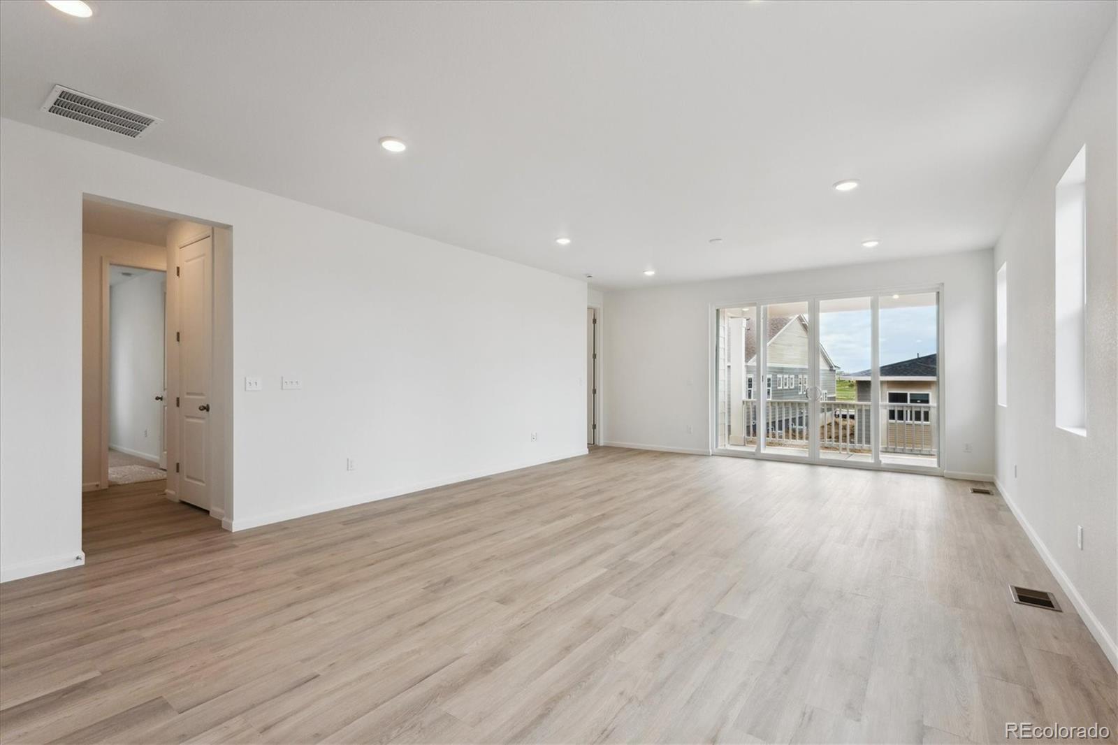 MLS Image #8 for 24780 e 39th avenue,aurora, Colorado