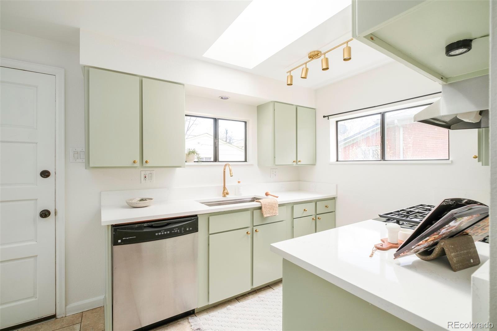 MLS Image #16 for 250 s ogden street,denver, Colorado