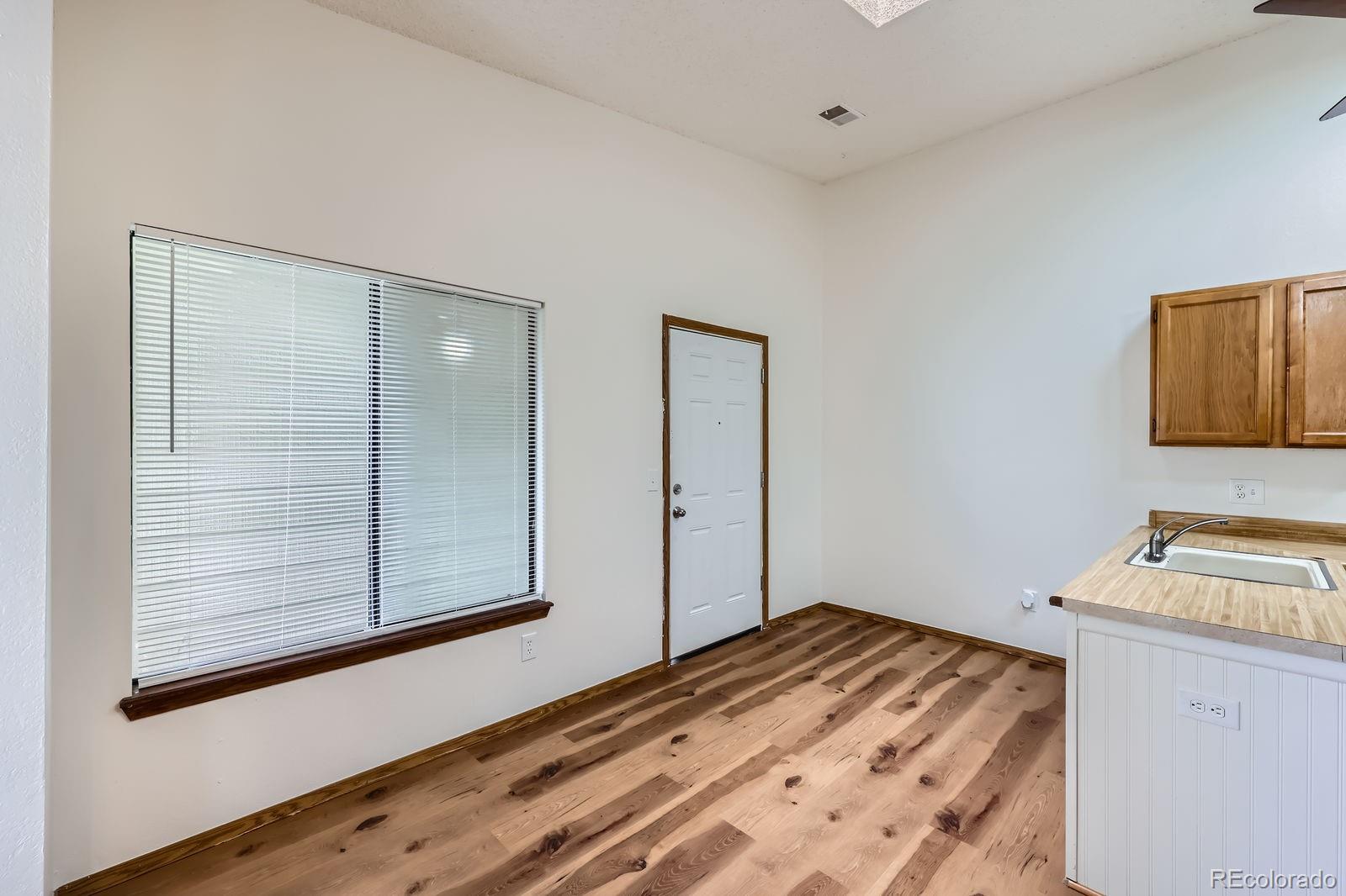 MLS Image #2 for 932 s dearborn street 17,aurora, Colorado