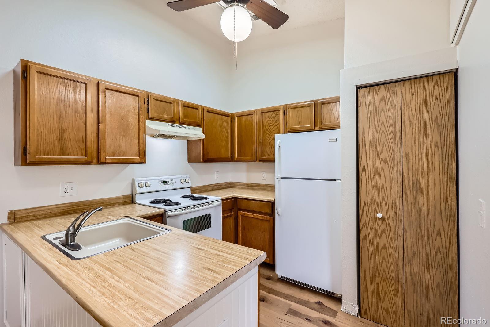 MLS Image #3 for 932 s dearborn street 17,aurora, Colorado