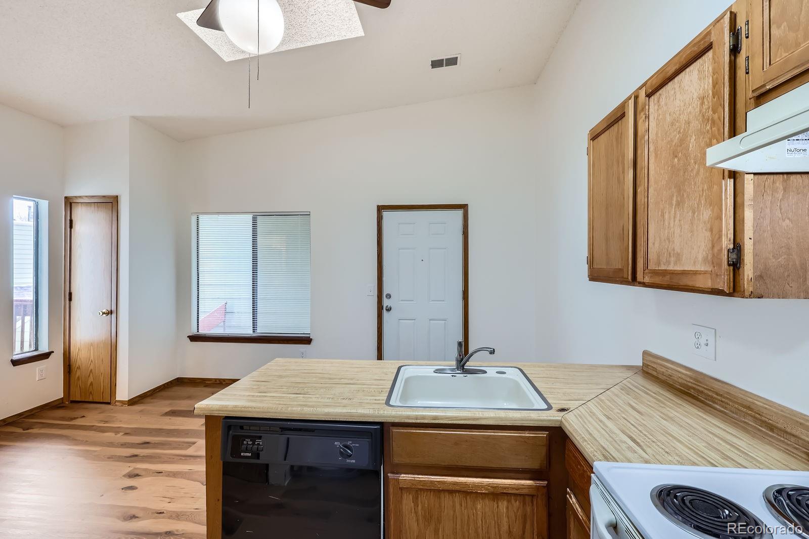 MLS Image #5 for 932 s dearborn street 17,aurora, Colorado