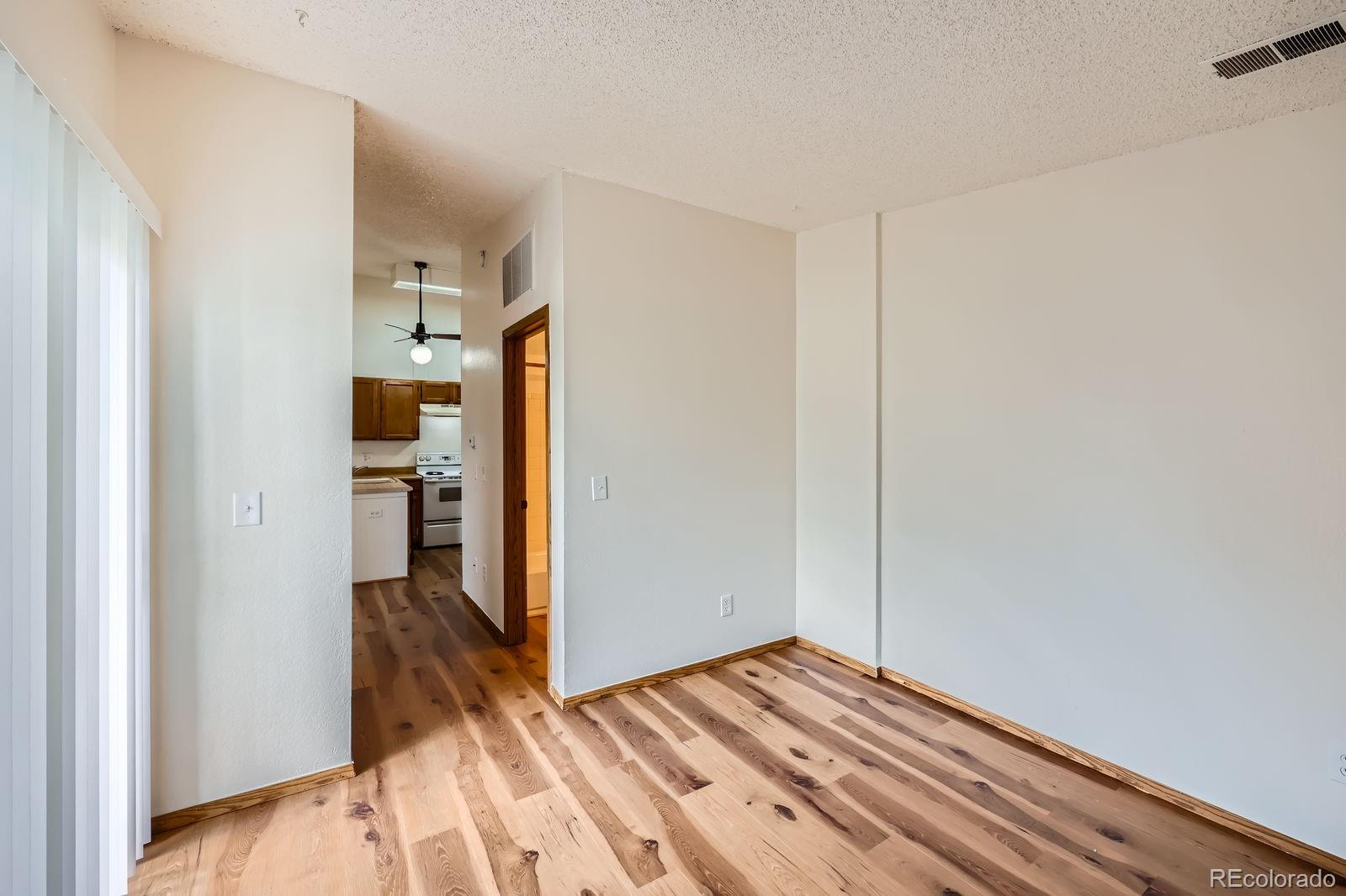 MLS Image #9 for 932 s dearborn street 17,aurora, Colorado