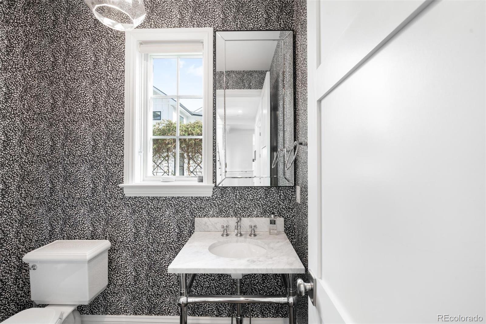 MLS Image #18 for 815 s cove way,denver, Colorado