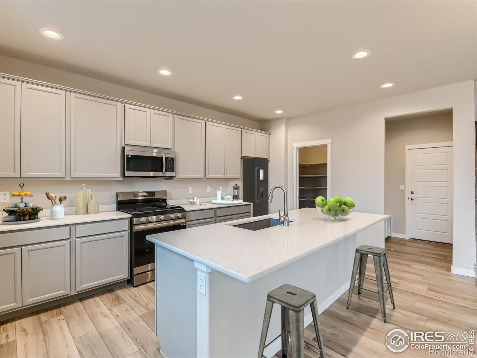 MLS Image #6 for 15  chipeta way,lochbuie, Colorado