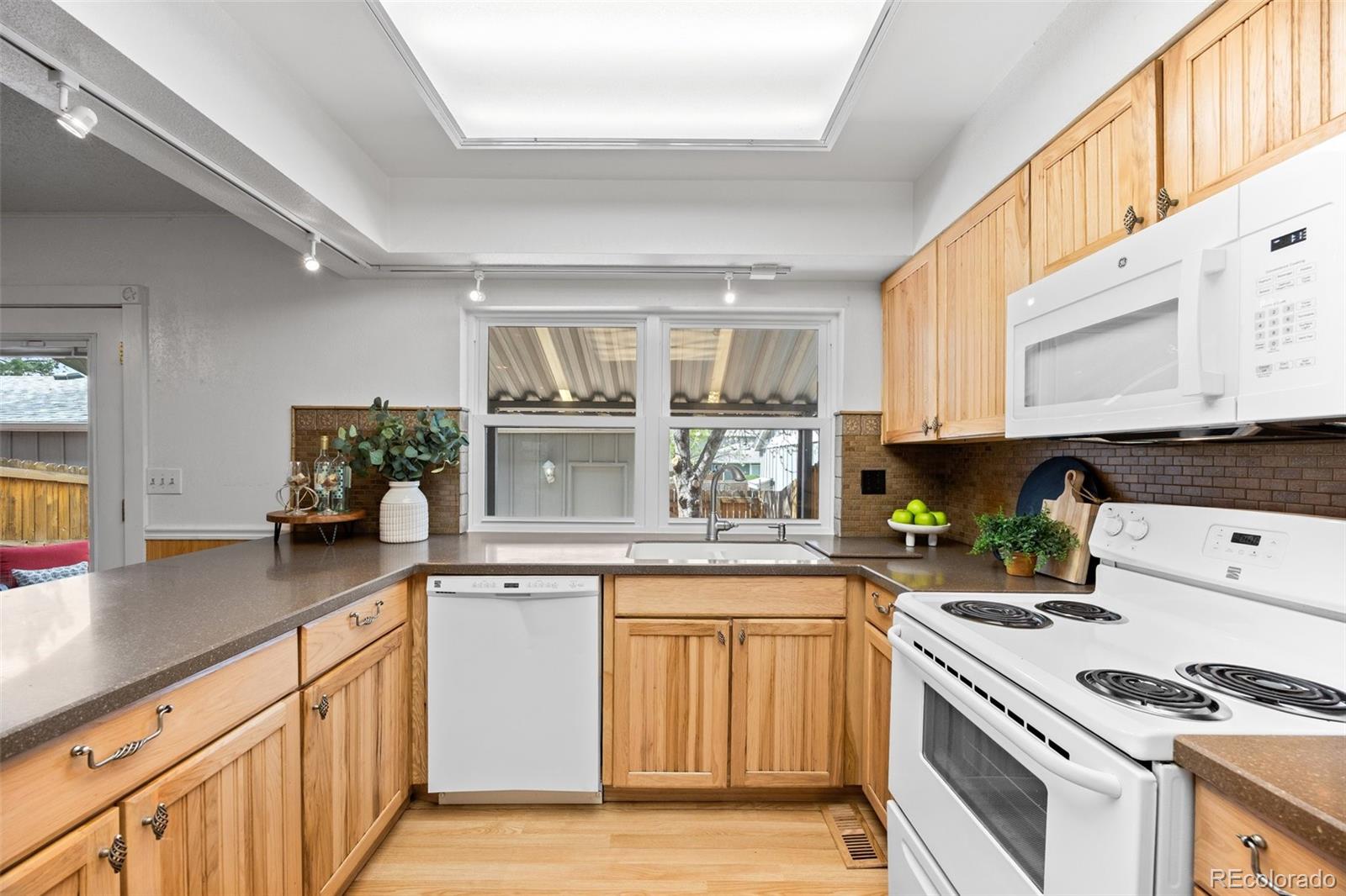 MLS Image #16 for 10144 e jewell avenue,aurora, Colorado