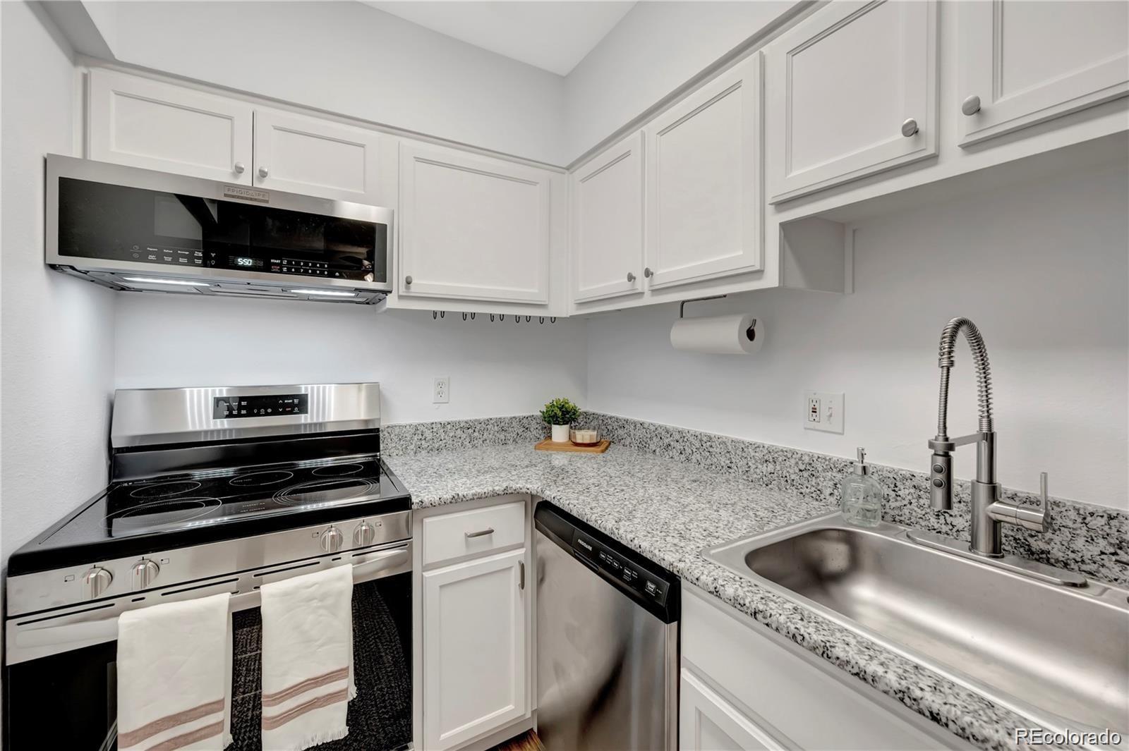 MLS Image #9 for 4110  hale pkwy parkway,denver, Colorado