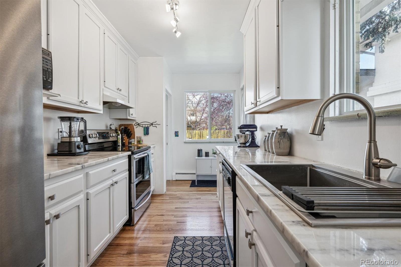 MLS Image #11 for 1958 s pearl street,denver, Colorado